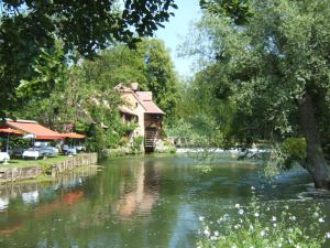 Le moulin de Fourges, restaurant au bord de l'eau près de Giverny