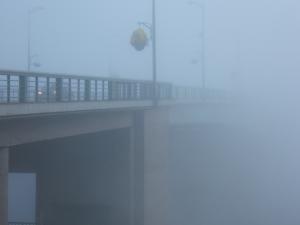 A Vernon, le pont Clemenceau dans la brume