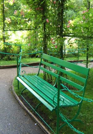banc de jardin ancien chez Monet à Giverny