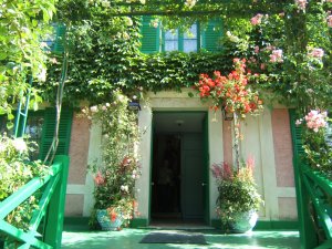 Entrée principale de la maison de Monet à Giverny