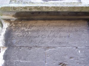 Inscription ancienne sur l'église de Vernon
