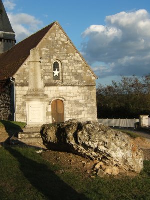 Eglise Sainte-Radegonde de Giverny et pierre Sainte Radegonde